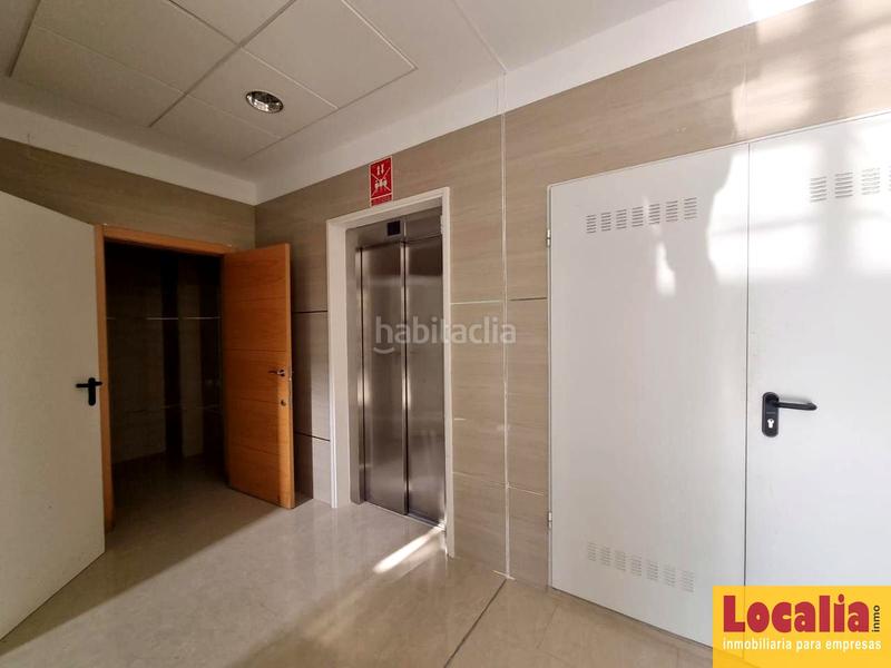 Foto 5522a3f8-0223-4f02-9cde-ffac7b67e044. Rent office space with parking in Revilla Camargo