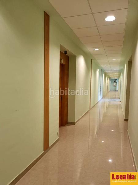 Foto ab49be25-56d3-4253-a7a4-90ce76a408a4. Affitto ufficio con parcheggio in Revilla Camargo