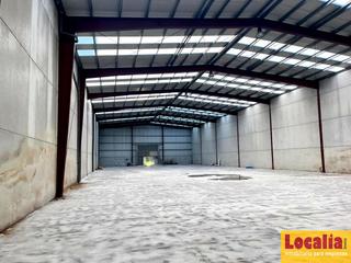 Lloguer Nau industrial a Corrales de Buelna (Los). Extensa nave industrial en corrales de buelna