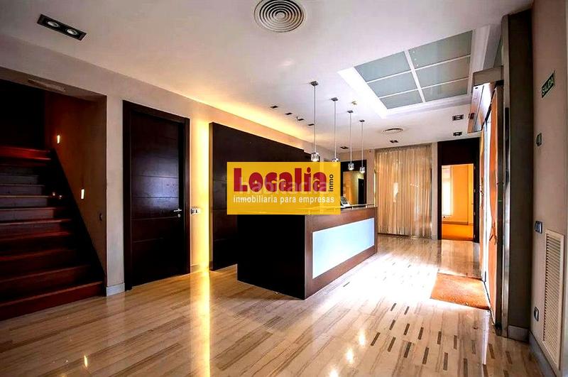Foto 06c4aa62-d96e-4165-8b7e-139218d509ea. Alquiler local comercial excelente local frente al mar en Santander