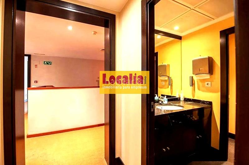 Foto 2a1e694c-ae64-4d65-b2c3-08d739484de4. Alquiler local comercial excelente local frente al mar en Santander