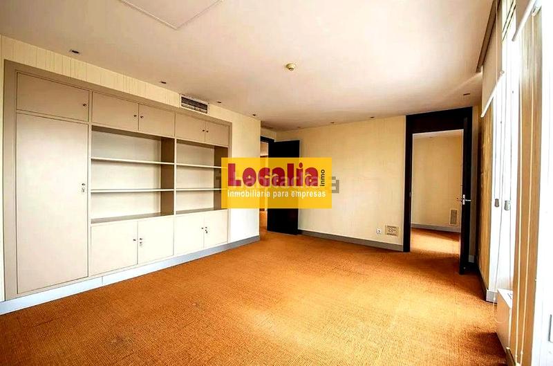 Foto 3f2b9fb0-aef5-461e-8113-cd9b3255682f. Alquiler local comercial excelente local frente al mar en Santander
