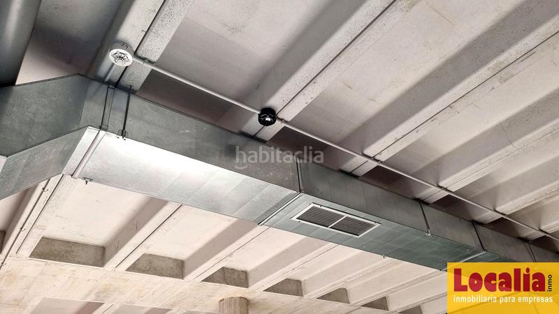 Foto dd63f95e-7c0c-430a-8cd6-22a78fd0e356. Rent business premise in Revilla Camargo