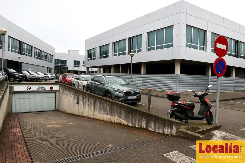 Foto 1d0db818-58c4-4d74-ab76-80346bcdc877. Location bureau avec parking dans Revilla Camargo