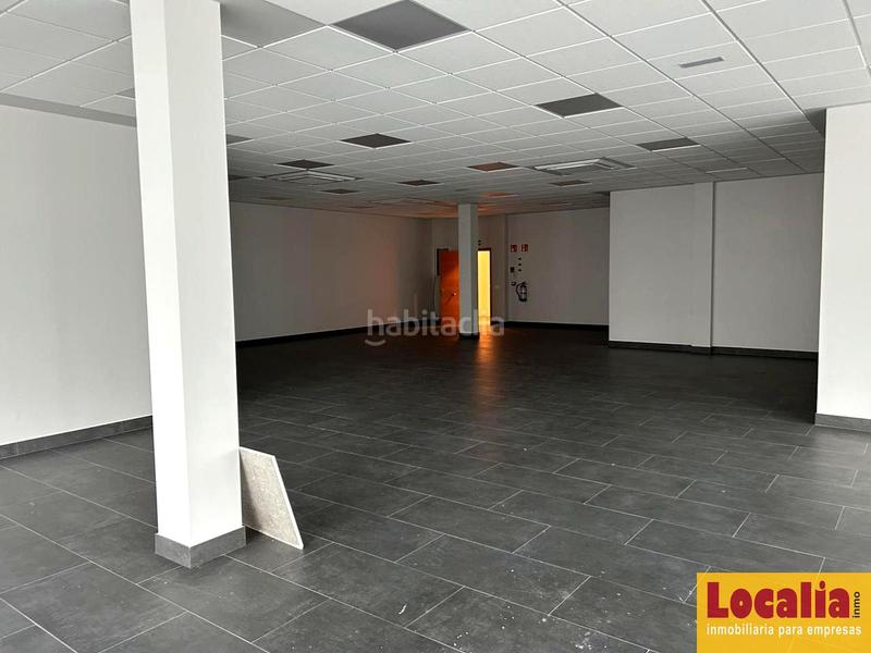 Foto 2bcc2ca8-abf0-4454-81cd-22862a30606d. Location bureau avec parking dans Revilla Camargo