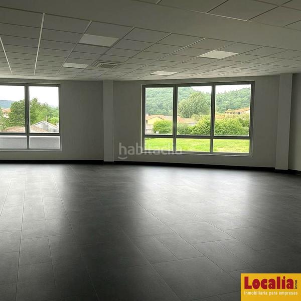 Foto 386933c5-9b85-44ff-99af-f78521db4ebe. Location bureau avec parking dans Revilla Camargo