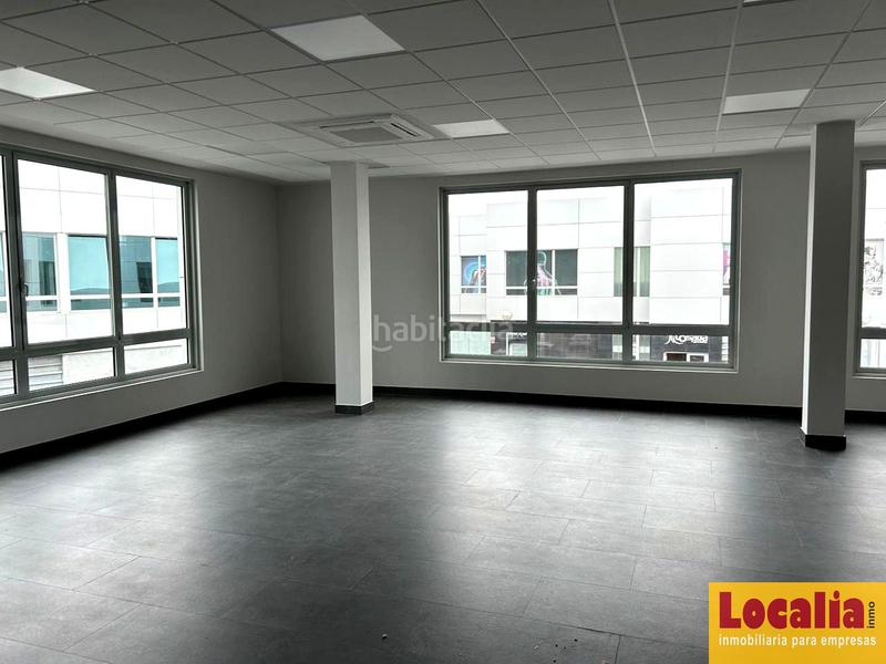 Foto b47adcda-ce74-4312-a80f-9ff251b477de. Location bureau avec parking dans Revilla Camargo