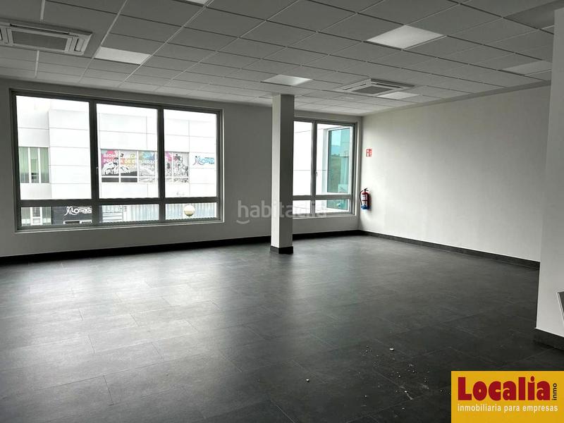 Foto e6e9ba20-b55f-44f2-850c-206fd6dc0660. Location bureau avec parking dans Revilla Camargo