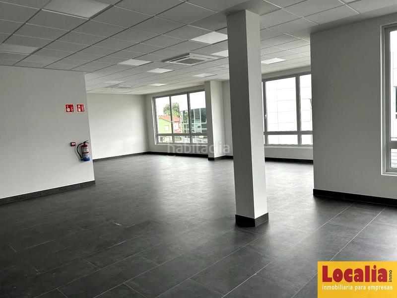 Foto 1554a0a0-cd20-41ed-b713-64b1d47fe02a. Rent office space with parking in Revilla Camargo