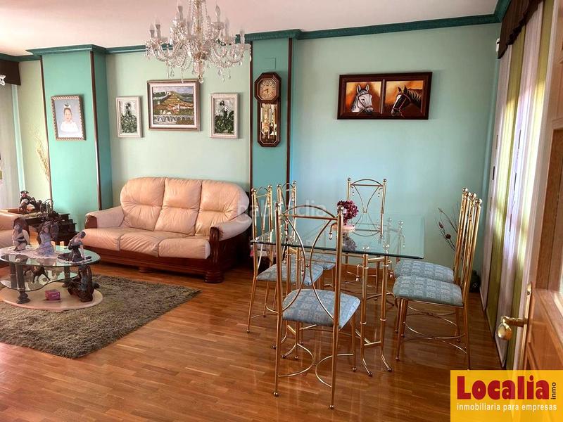 Foto d80066cb-1e86-48f4-a147-cdfb4cac901e. Casa magnífico chalet con garaje y trastero, en El Cristo Palencia