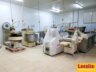 Fabrikhalle  Somosierra. Amplia nave industrial en segovia