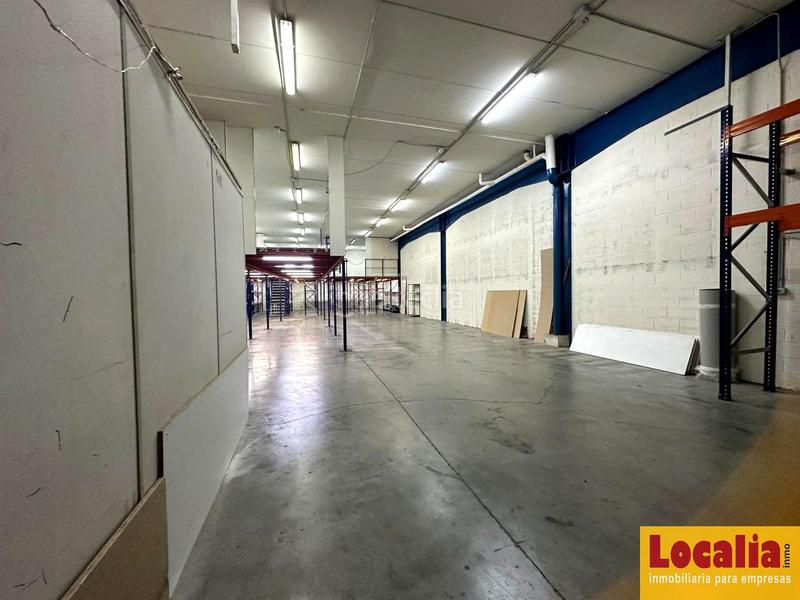 Foto b767e989-8fa8-40df-b12f-f8db67daed57. Capannone industriale in Markina - Xemein