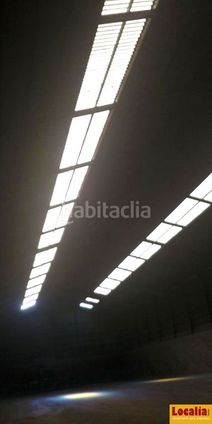 Foto a39ff372-659b-4341-9bd4-66bbc93fe18c. Industrial building in Maliaño Camargo