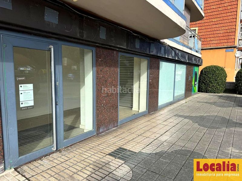 Foto 678b2b17-3e81-464a-8b2b-bdf0ab398f39. Local comercial venta atractivo local en paseo altamira, en Santander
