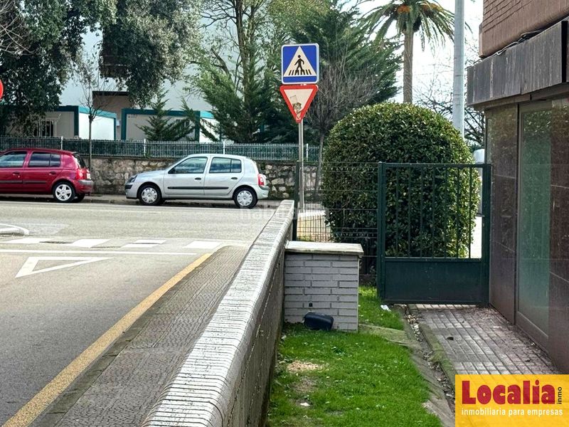 Foto a951ef3b-2233-49f1-a923-95801f377b3c. Local comercial venta atractivo local en paseo altamira, en Santander