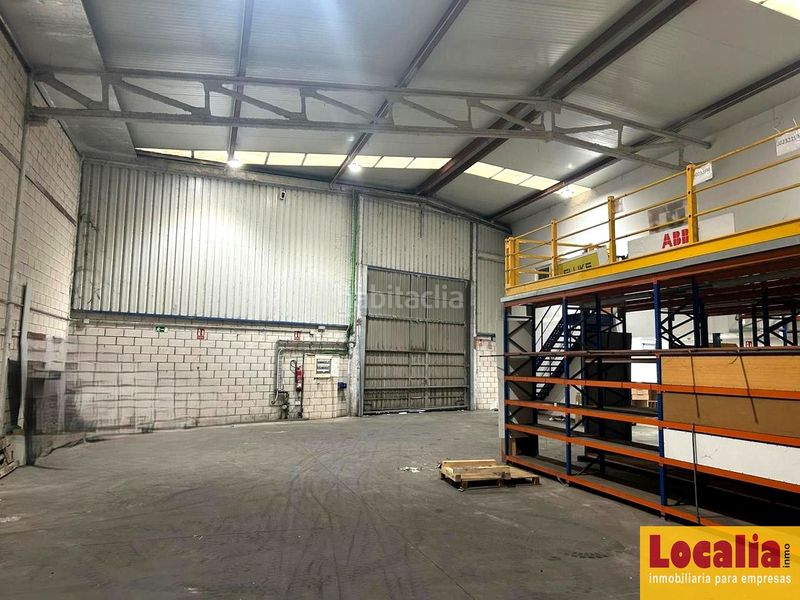 Foto 0f542d06-1859-4b1d-9124-16cf7457fc7f. Fabrikhalle in Cartes