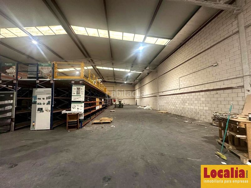 Foto 176d69ac-9458-4e53-9049-073dbd7d4fbd. Fabrikhalle in Cartes