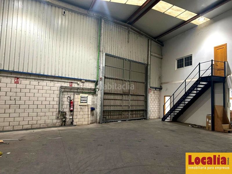 Foto 5d29cb51-91a7-4349-a853-625d180c53cd. Fabrikhalle in Cartes