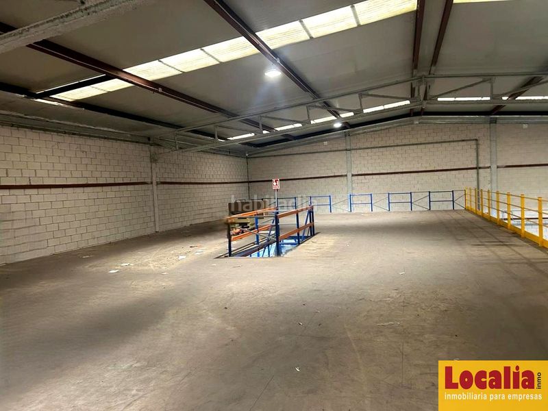 Foto 8e323b76-0c27-41d1-98c8-67479c80affd. Fabrikhalle in Cartes
