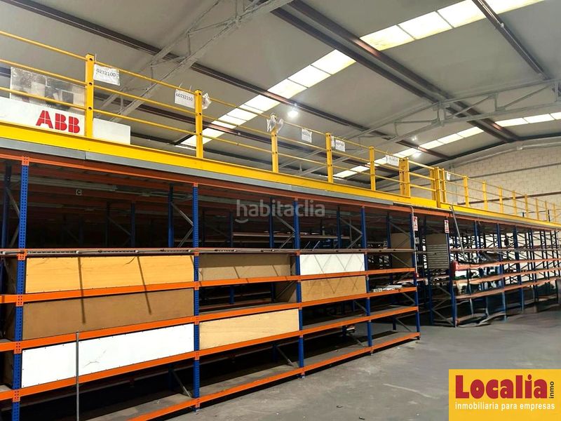 Foto b6615f56-984a-4739-bf64-822cc6fb3ed5. Fabrikhalle in Cartes