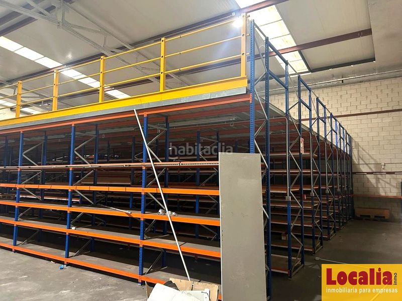 Foto e38f8f23-2471-4dce-b5c8-05301f70f64e. Fabrikhalle in Cartes