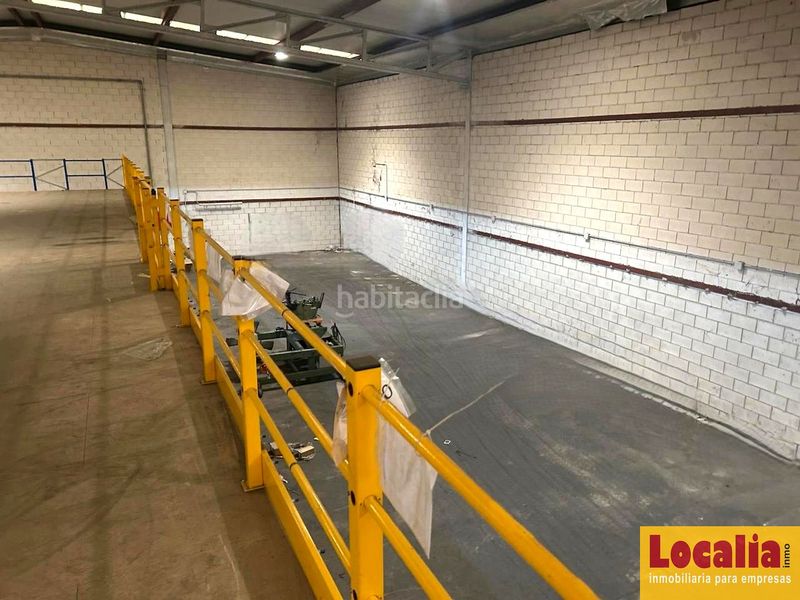 Foto fb0715bc-abd1-4fa3-8076-e8f1542817ae. Fabrikhalle in Cartes