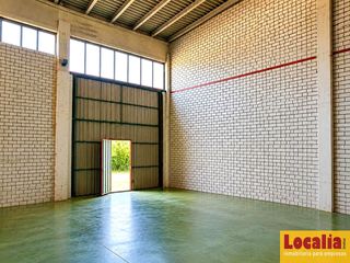 Nau industrial a Campoo de Enmedio. Venta nave industrial con campa, polígono reinosa