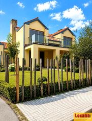 Casa a Barrio la revilla 7. Amplio chalet con jardín y garaje, hazas de cesto