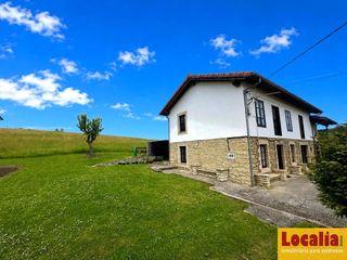 House in Suances. Chalet para reformar con amplio terreno en suances