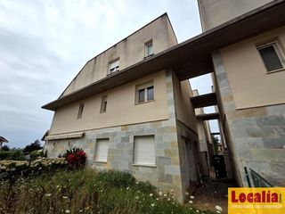 Maison à Barrio san roque 102. Chalet de vpo en venta, oreña, alfoz de lloredo