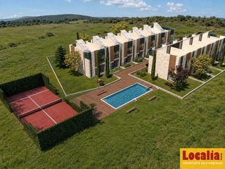 Terreny residencial a Alfoz de Lloredo. Proyecto de 12 chalets adosados en novales