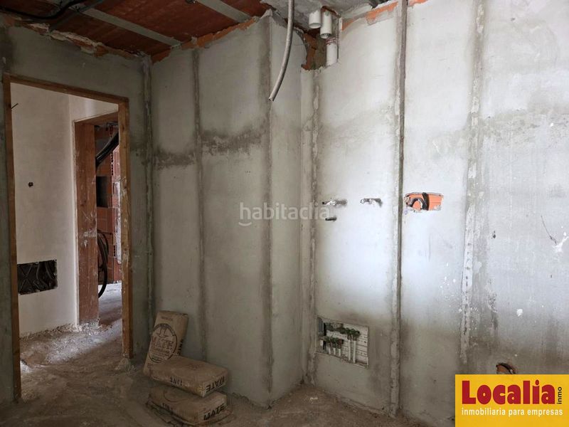Foto c55f7673-34da-46ba-90cd-8c55623f3044. Terreno residencial edificio con potencial para inversores en Portillo
