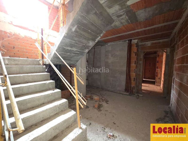 Foto dbd7f55f-adea-4b1e-84d1-50f70c65bb8e. Terreno residencial edificio con potencial para inversores en Portillo