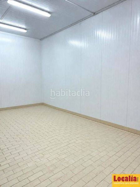 Foto 0b20219e-4071-4d4a-9d10-4f2b0451a9e6. Fabrikhalle in Cartes