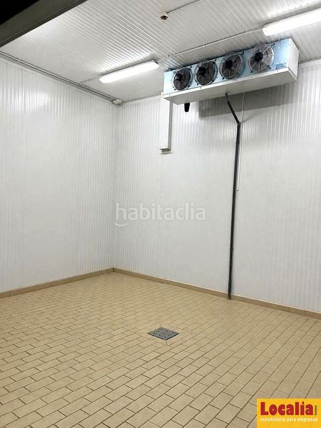 Foto 0fd89a72-fc2d-4f11-99ea-05c50436c726. Fabrikhalle in Cartes