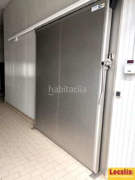 Foto 127b329a-293c-44f9-83df-871920519e36. Fabrikhalle in Cartes