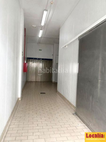 Foto a0400cfc-711e-484a-8792-51a3ceeebf29. Fabrikhalle in Cartes