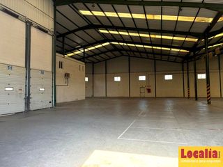 Miete Fabrikhalle in Aldeamayor de San Martín. Amplia nave con muelles de carga. valladolid