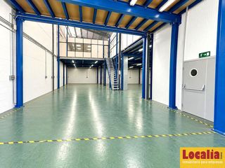 Fabrikhalle in Urbanización Este-Montepríncipe. Estupenda y funcional nave en venta, madrid