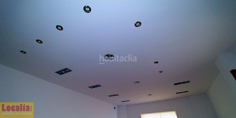 Foto a4c6bf39-374d-4b47-a5bb-5d097aa9a0e0. Lloguer local comercial a Centro Torrelavega