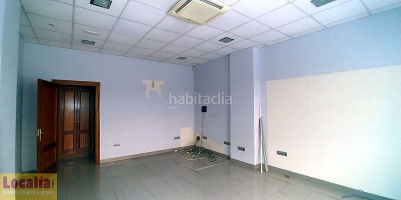 Foto f1be2764-9bb6-4517-be35-6aa35239e49e. Lloguer local comercial a Centro Torrelavega