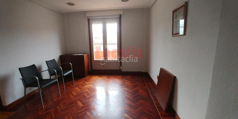 Foto a90260e0-d326-444c-a934-606fc065bfba. Lloguer oficina a Centro - Ayuntamiento Santander