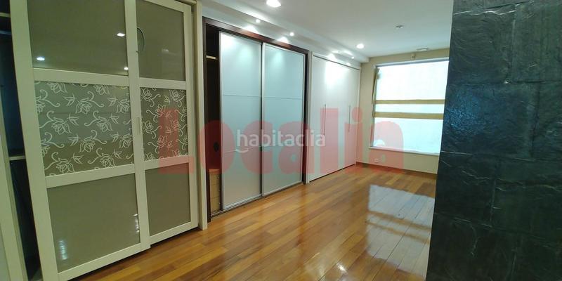 Foto b194656e-92b8-4f4d-b813-6d4daa36e218. Local comercial a Los Castros Santander