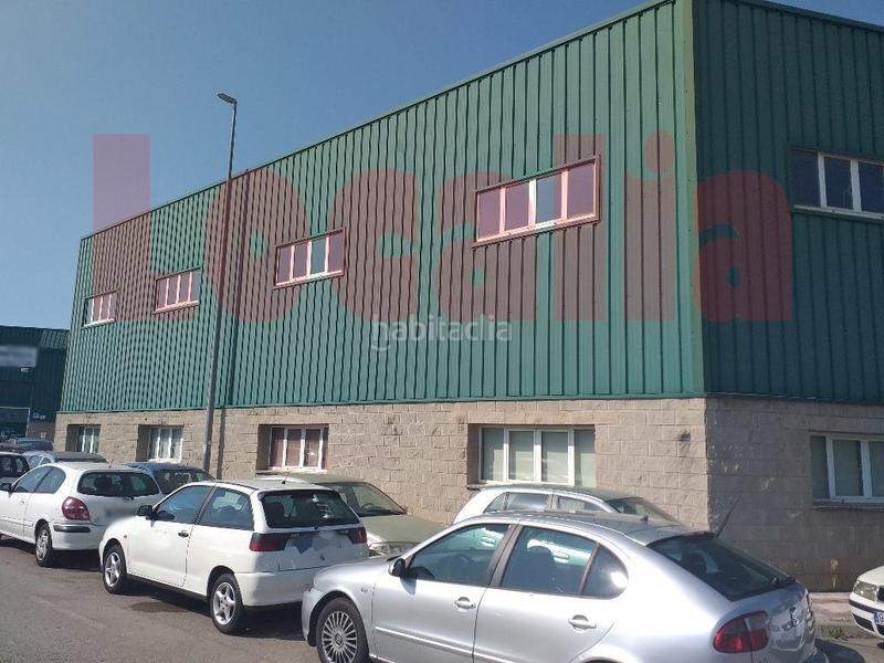 Foto b7e7bc39-173d-4654-bb85-ff7b9a0f916e. Alquiler oficina en Herrera Camargo