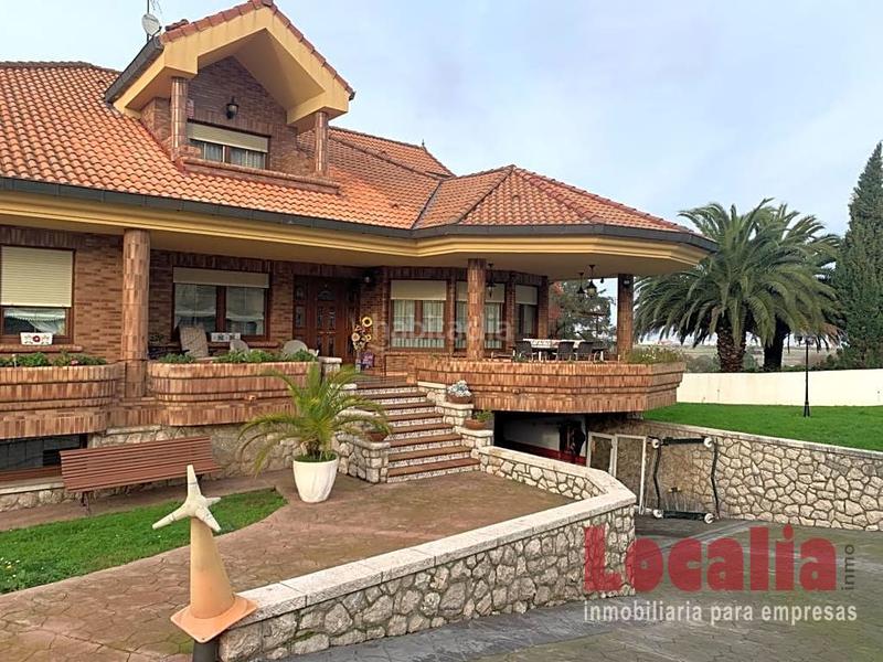 Foto 029b8aa5-6f51-4fe7-b475-eb17795267c6. Casa amb aparcament a Maliaño Camargo
