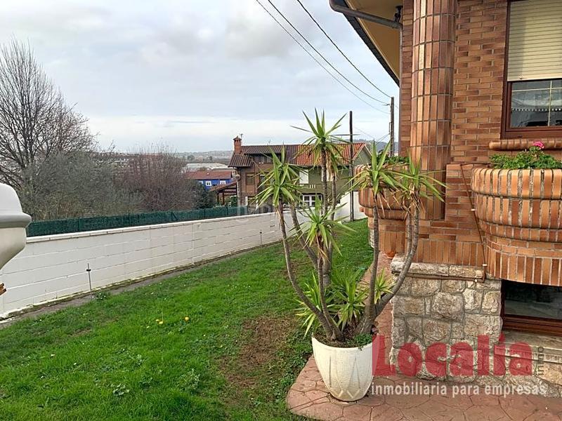 Foto a463bb33-60f3-4afd-8025-a21ec27376f9. Casa amb aparcament a Maliaño Camargo