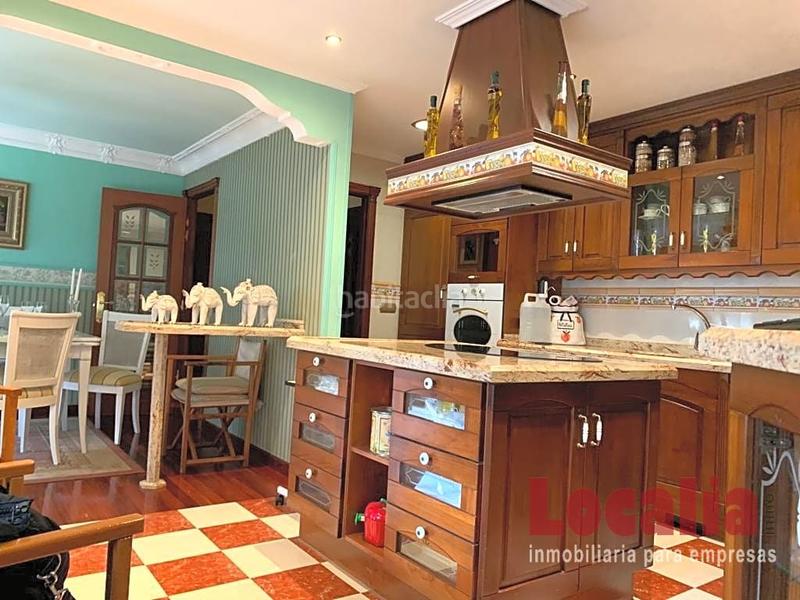 Foto c76de093-0b76-4a3c-80b6-6ceb63e45f77. Casa amb aparcament a Maliaño Camargo