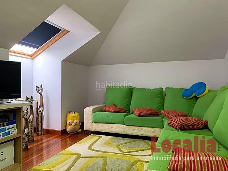 Foto ed0ae7fc-98c8-49c8-9b2d-d9c703180f80. Casa amb aparcament a Maliaño Camargo
