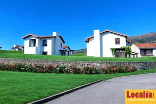 Terreny residencial  Barrio ogarrio. Obra residencial parada de chalets en cantabria