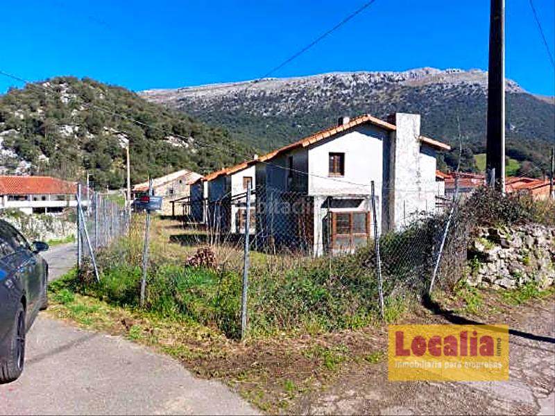 Foto f320312f-0924-43cf-a5f9-a30105ea08ed. Terreno residencial obra residencial parada de chalets en cantabria en Ruesga
